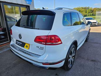 Volkswagen Touareg 3.0 TDI V6 BlueMotion Tech R-Line Tiptronic 4WD Euro 6 (s/s) 5dr