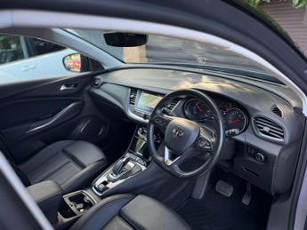 Vauxhall Grandland X 1.6 13.2kWh Elite Nav Auto 4WD Euro 6 (s/s) 5dr Hybrid4