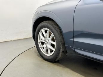 Volvo XC60 2.0 B5 MHEV Momentum Auto Euro 6 (s/s) 5dr