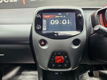 Toyota AYGO 1.0 VVT-i x-trend x-shift Euro 6 5dr (Safety Sense)