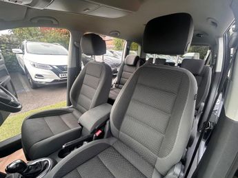 Volkswagen Touran 1.6 TDI SE DSG Euro 5 5dr