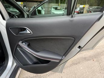 Mercedes-Benz GLA 2.0 GLA250 AMG Line (Premium) 7G-DCT 4MATIC Euro 6 (s/s) 5dr