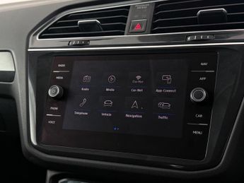 Volkswagen Tiguan 2.0 TDI SEL SUV 5dr Diesel DSG Euro 6 (s/s) (150 ps)