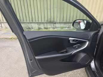 Volvo V40 Cross Country 2.0 D2 Lux Auto Euro 6 (s/s) 5dr