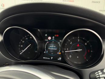 Jaguar F-PACE 2.0 D180 Portfolio Auto AWD Euro 6 (s/s) 5dr