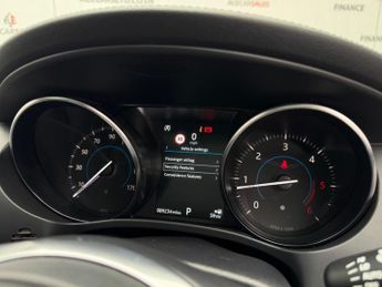 Jaguar F-PACE 2.0 D180 Portfolio Auto AWD Euro 6 (s/s) 5dr