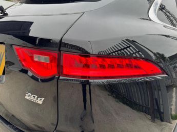 Jaguar F-PACE 2.0 D180 Portfolio Auto AWD Euro 6 (s/s) 5dr