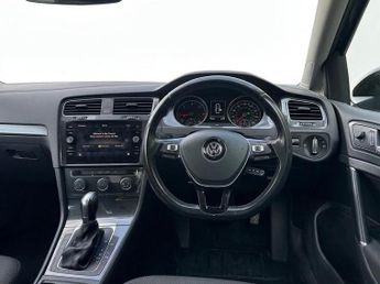 Volkswagen Golf 2.0 TDI BlueMotion Tech SE Nav DSG Euro 6 (s/s) 5dr