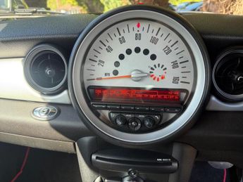 MINI Convertible 1.6 Cooper Auto Euro 5 2dr