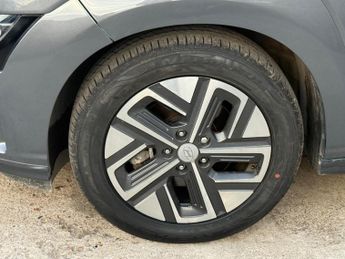 Hyundai KONA 64kWh Premium Auto 5dr (10.5kW Charger)