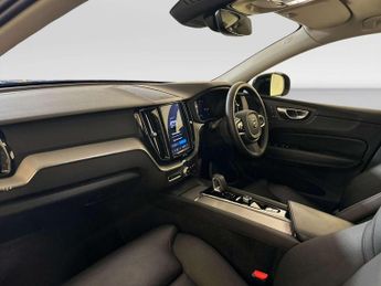 Volvo XC60 2.0 B5 MHEV Plus SUV 5dr Petrol Hybrid Auto AWD Euro 6 (s/s) (25