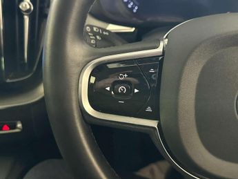 Volvo XC60 2.0 B5 MHEV Plus SUV 5dr Petrol Hybrid Auto AWD Euro 6 (s/s) (25