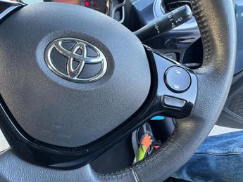 Toyota AYGO 1.0 VVT-i x-pression x-shift Euro 5 5dr Euro 5