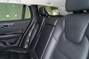 Volvo V60 Cross Country 2.0 B5 MHEV Auto AWD Euro 6 (s/s) 5dr