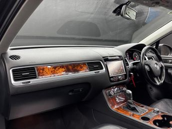 Volkswagen Touareg 3.0 TDI V6 BlueMotion Tech SE Tiptronic 4WD Euro 5 (s/s) 5dr