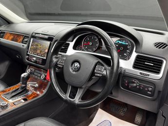 Volkswagen Touareg 3.0 TDI V6 BlueMotion Tech SE Tiptronic 4WD Euro 5 (s/s) 5dr