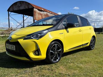 Toyota Yaris 1.5 VVT-h Yellow Bi-Tone Limited Edition E-CVT Euro 6 (s/s) 5dr