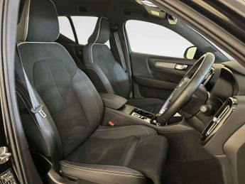 Volvo XC40 2.0 B3 MHEV Plus DCT Auto Euro 6 (s/s) 5dr