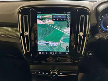 Volvo XC40 2.0 B3 MHEV Plus DCT Auto Euro 6 (s/s) 5dr