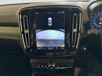 Volvo XC40 2.0 B3 MHEV Plus DCT Auto Euro 6 (s/s) 5dr