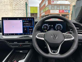 Volkswagen Passat 1.5 TSI eHybrid 19.7kWh R-Line DSG Euro 6 (s/s) 5dr