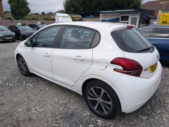 Peugeot 208 1.2 PureTech XS Lime Euro 6 5dr