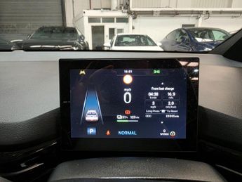 MG MG4 64kWh SE Long Range Auto 5dr