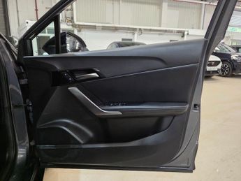 MG MG4 64kWh SE Long Range Auto 5dr