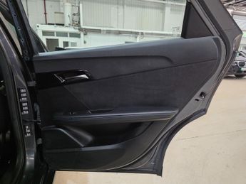 MG MG4 64kWh SE Long Range Auto 5dr