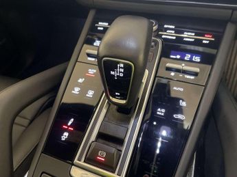 Porsche Cayenne 4.0T V8 GPF Turbo SUV 5dr Petrol TiptronicS 4WD Euro 6 (s/s) (55
