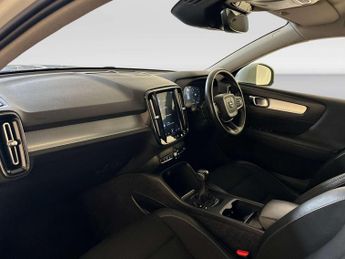 Volvo XC40 1.5 T3 Momentum SUV 5dr Petrol Manual Euro 6 (s/s) (163 ps)
