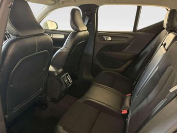 Volvo XC40 1.5 T3 Momentum SUV 5dr Petrol Manual Euro 6 (s/s) (163 ps)