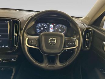 Volvo XC40 1.5 T3 Momentum SUV 5dr Petrol Manual Euro 6 (s/s) (163 ps)