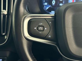 Volvo XC40 1.5 T3 Momentum SUV 5dr Petrol Manual Euro 6 (s/s) (163 ps)