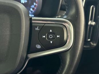 Volvo XC40 1.5 T3 Momentum SUV 5dr Petrol Manual Euro 6 (s/s) (163 ps)