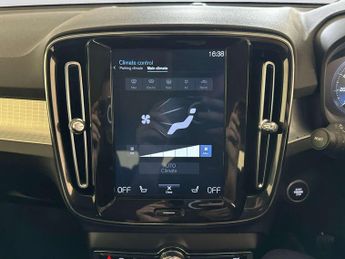 Volvo XC40 1.5 T3 Momentum SUV 5dr Petrol Manual Euro 6 (s/s) (163 ps)