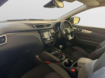Nissan Qashqai 1.3 DIG-T N-Connecta SUV 5dr Petrol Manual Euro 6 (s/s) (140 ps)