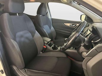Nissan Qashqai 1.3 DIG-T N-Connecta SUV 5dr Petrol Manual Euro 6 (s/s) (140 ps)