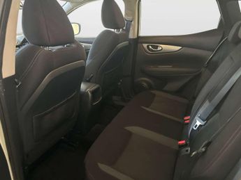 Nissan Qashqai 1.3 DIG-T N-Connecta SUV 5dr Petrol Manual Euro 6 (s/s) (140 ps)
