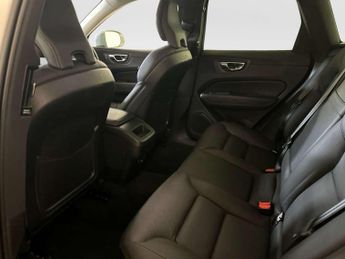 Volvo XC60 2.0 T5 Momentum SUV 5dr Petrol Auto AWD Euro 6 (s/s) (250 ps)
