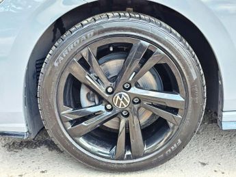 Volkswagen Golf 1.5 eTSI MHEV R-Line DSG Euro 6 (s/s) 5dr