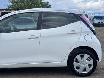 Toyota AYGO 1.0 VVT-i x-play Euro 6 5dr
