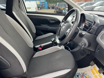 Toyota AYGO 1.0 VVT-i x-play Euro 6 5dr