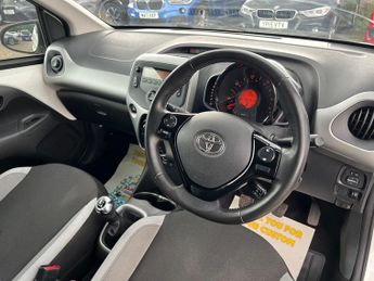 Toyota AYGO 1.0 VVT-i x-play Euro 6 5dr