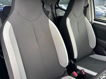 Toyota AYGO 1.0 VVT-i x-play Euro 6 5dr