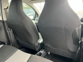 Toyota AYGO 1.0 VVT-i x-play Euro 6 5dr