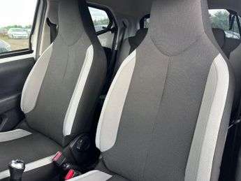 Toyota AYGO 1.0 VVT-i x-play Euro 6 5dr
