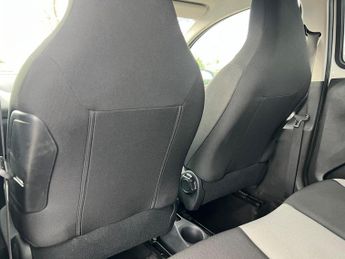 Toyota AYGO 1.0 VVT-i x-play Euro 6 5dr