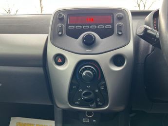 Toyota AYGO 1.0 VVT-i x-play Euro 6 5dr