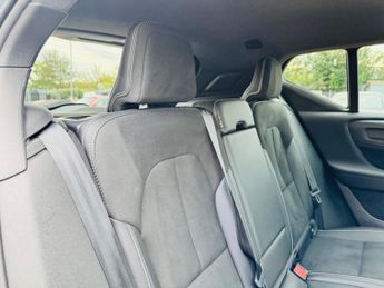 Volvo XC40 2.0 B4 MHEV R-Design Auto Euro 6 (s/s) 5dr
